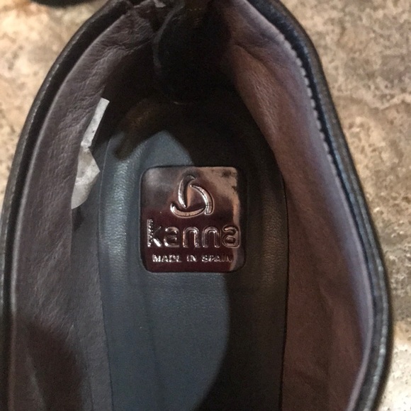 Kanna made in Spain black and gold booties. - Picture 6 of 7